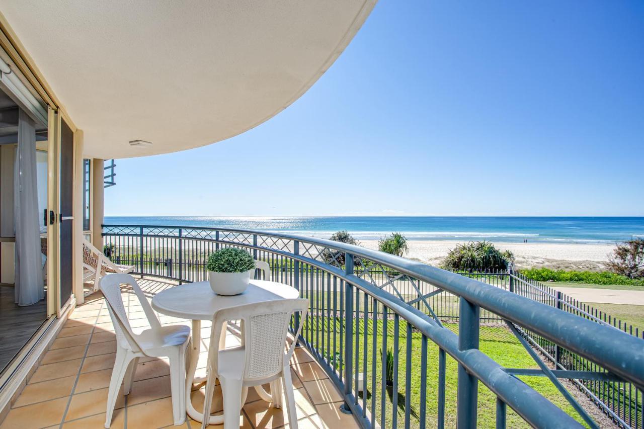 Golden Riviera Absolute Beachfront Resort Gold Coast Exterior photo