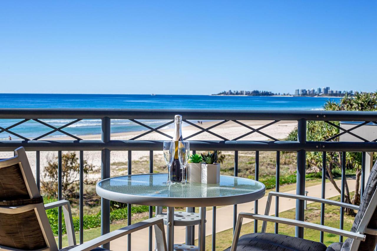 Golden Riviera Absolute Beachfront Resort Gold Coast Exterior photo