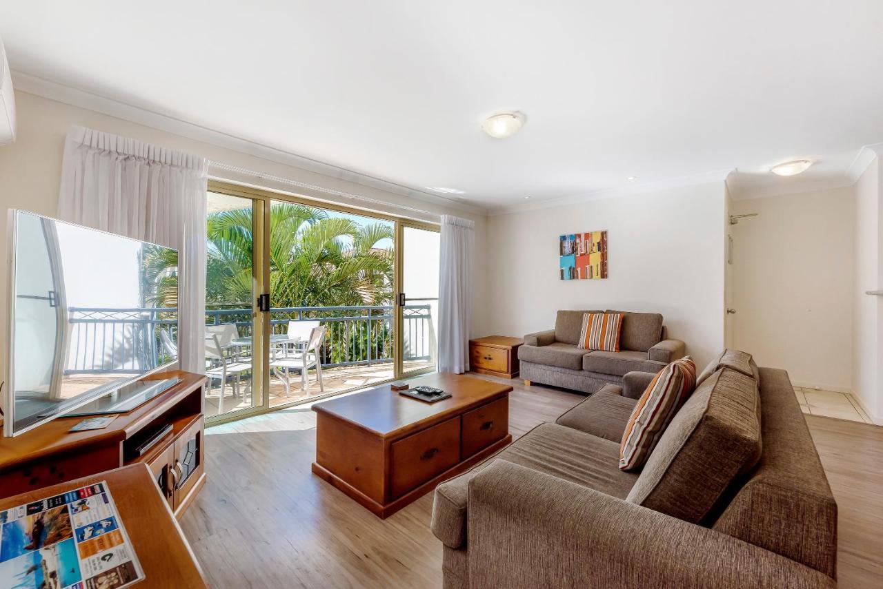 Golden Riviera Absolute Beachfront Resort Gold Coast Exterior photo