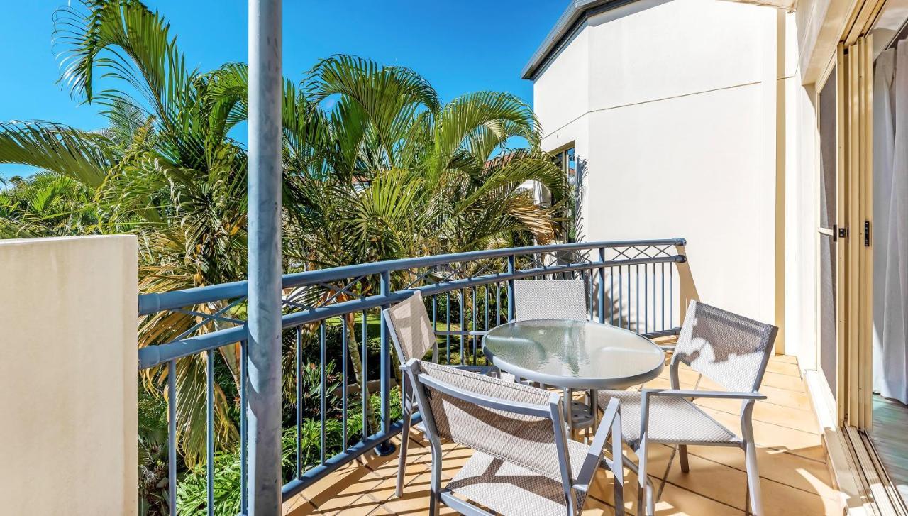 Golden Riviera Absolute Beachfront Resort Gold Coast Exterior photo