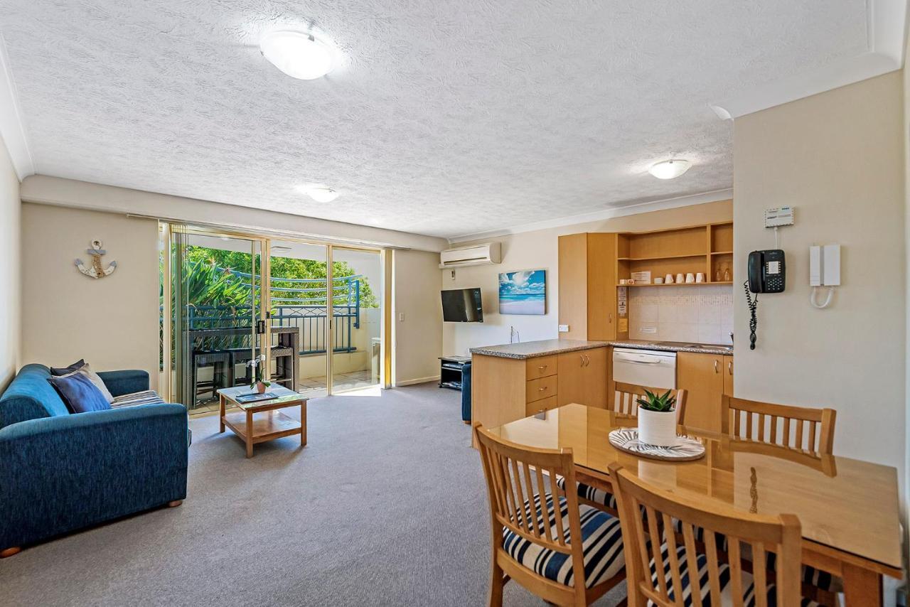 Golden Riviera Absolute Beachfront Resort Gold Coast Exterior photo