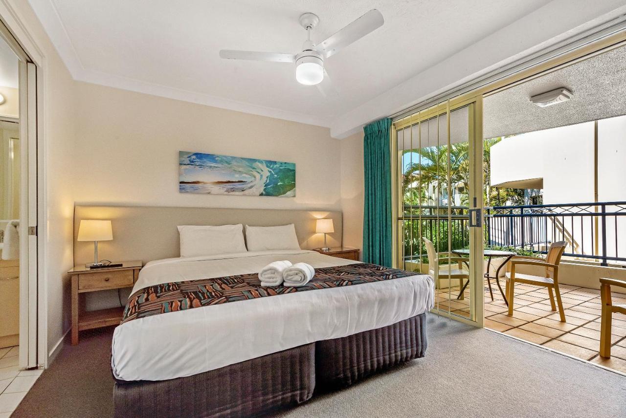 Golden Riviera Absolute Beachfront Resort Gold Coast Exterior photo