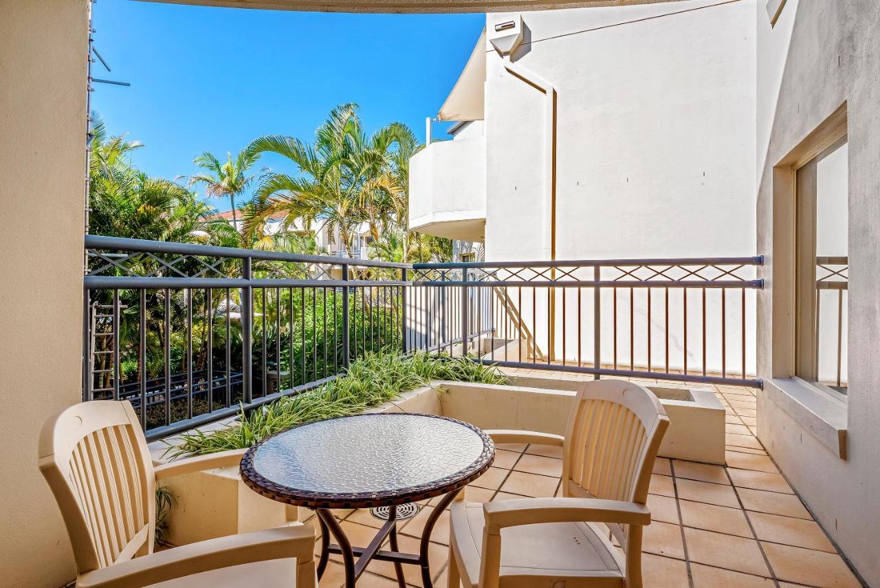 Golden Riviera Absolute Beachfront Resort Gold Coast Exterior photo