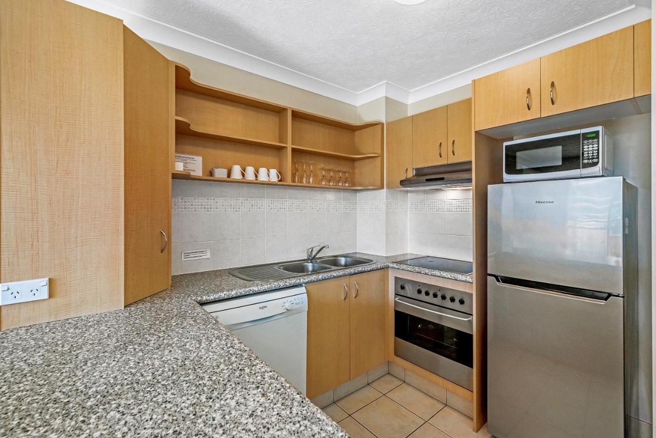 Golden Riviera Absolute Beachfront Resort Gold Coast Exterior photo