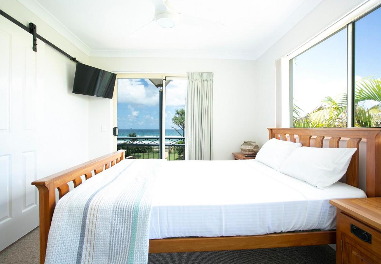 Golden Riviera Absolute Beachfront Resort Gold Coast Exterior photo