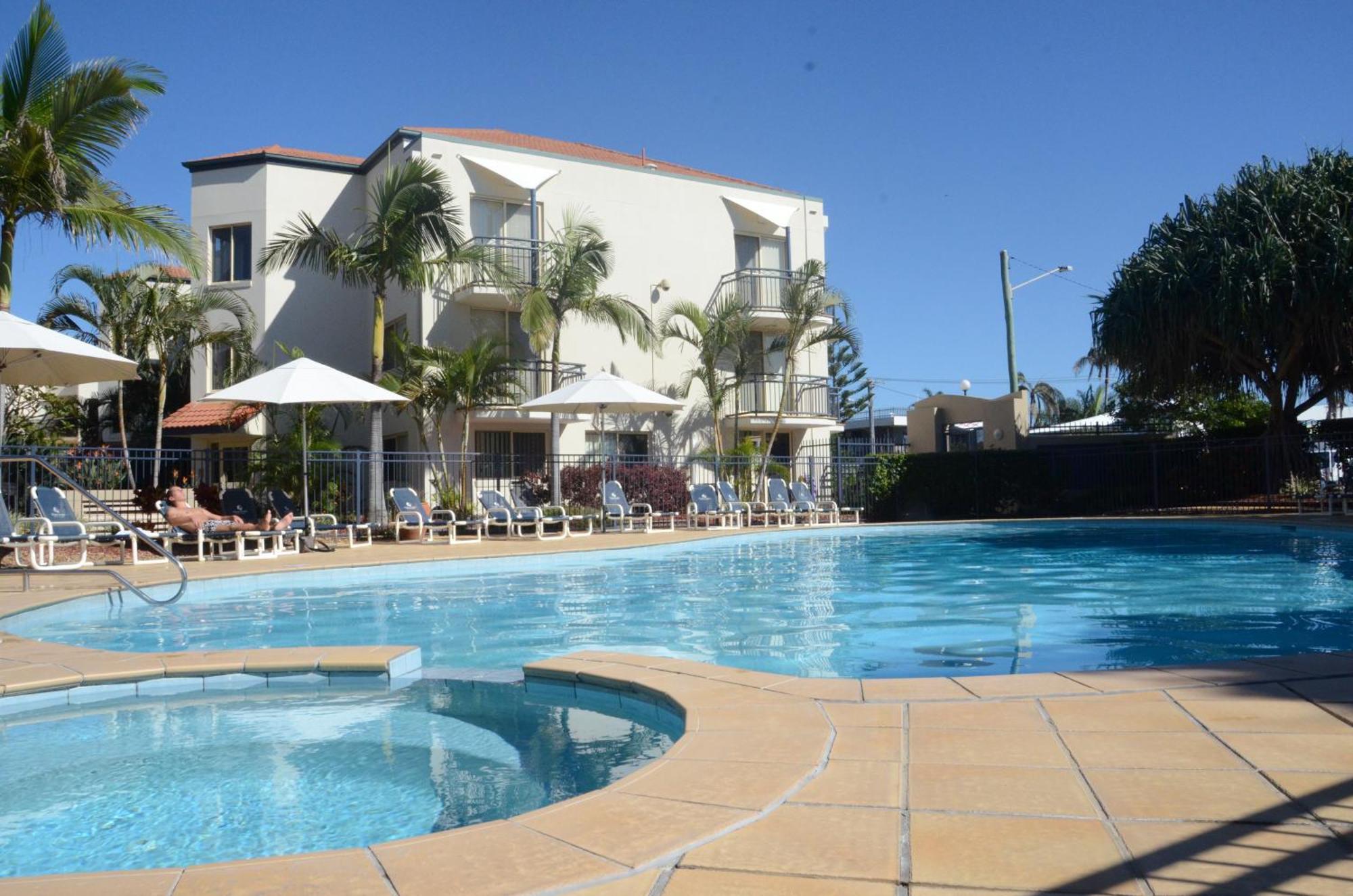 Golden Riviera Absolute Beachfront Resort Gold Coast Exterior photo