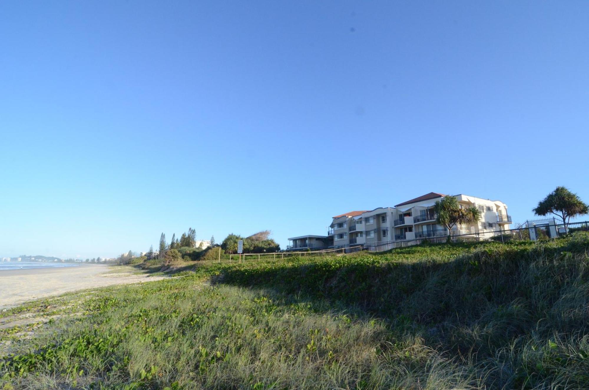 Golden Riviera Absolute Beachfront Resort Gold Coast Exterior photo