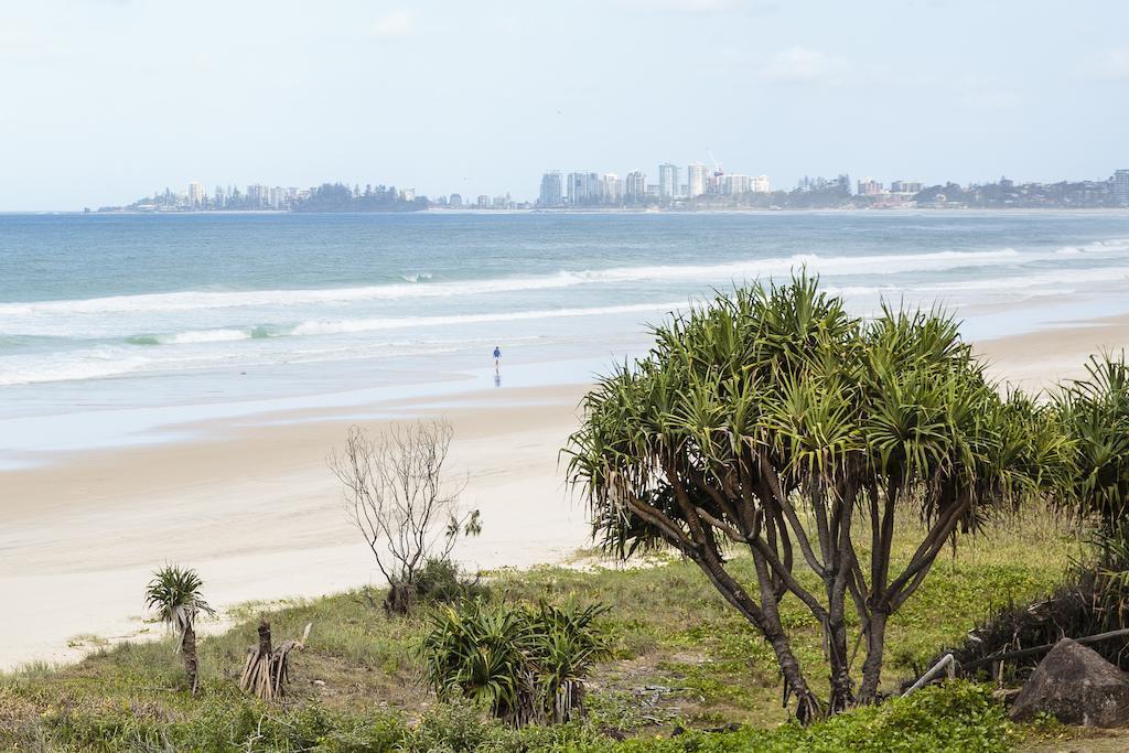 Golden Riviera Absolute Beachfront Resort Gold Coast Exterior photo