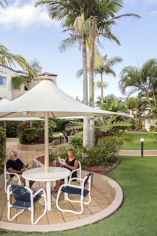 Golden Riviera Absolute Beachfront Resort Gold Coast Exterior photo