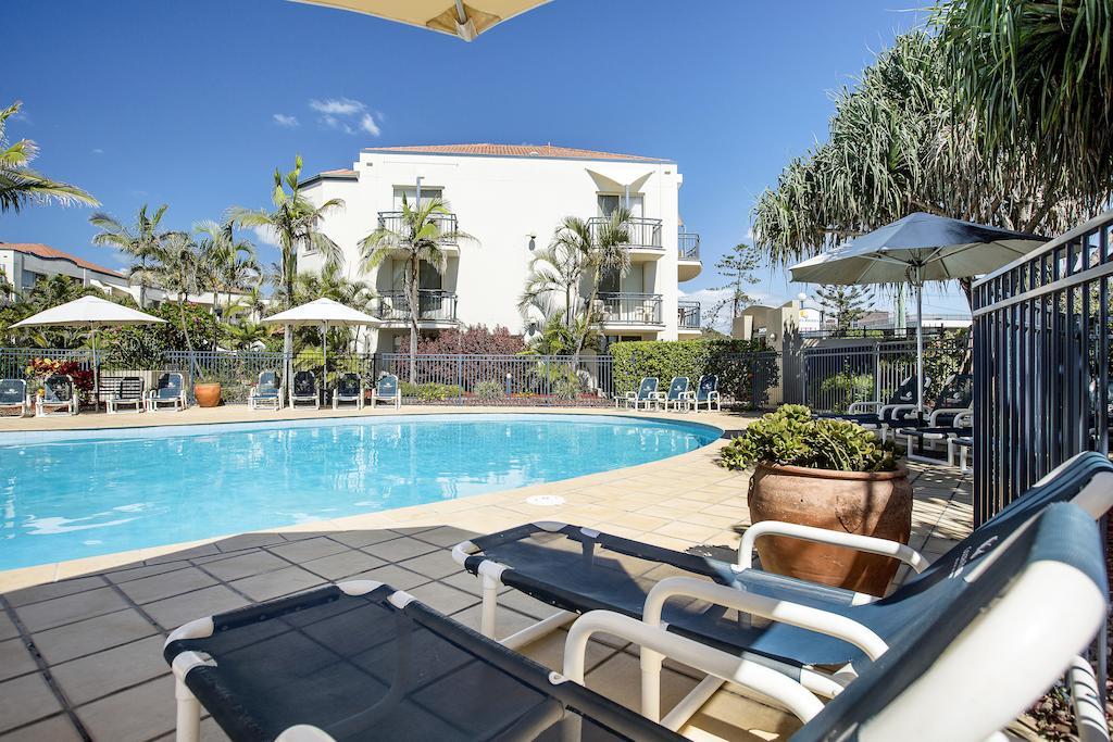 Golden Riviera Absolute Beachfront Resort Gold Coast Exterior photo