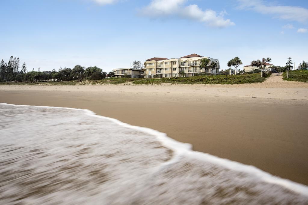 Golden Riviera Absolute Beachfront Resort Gold Coast Exterior photo