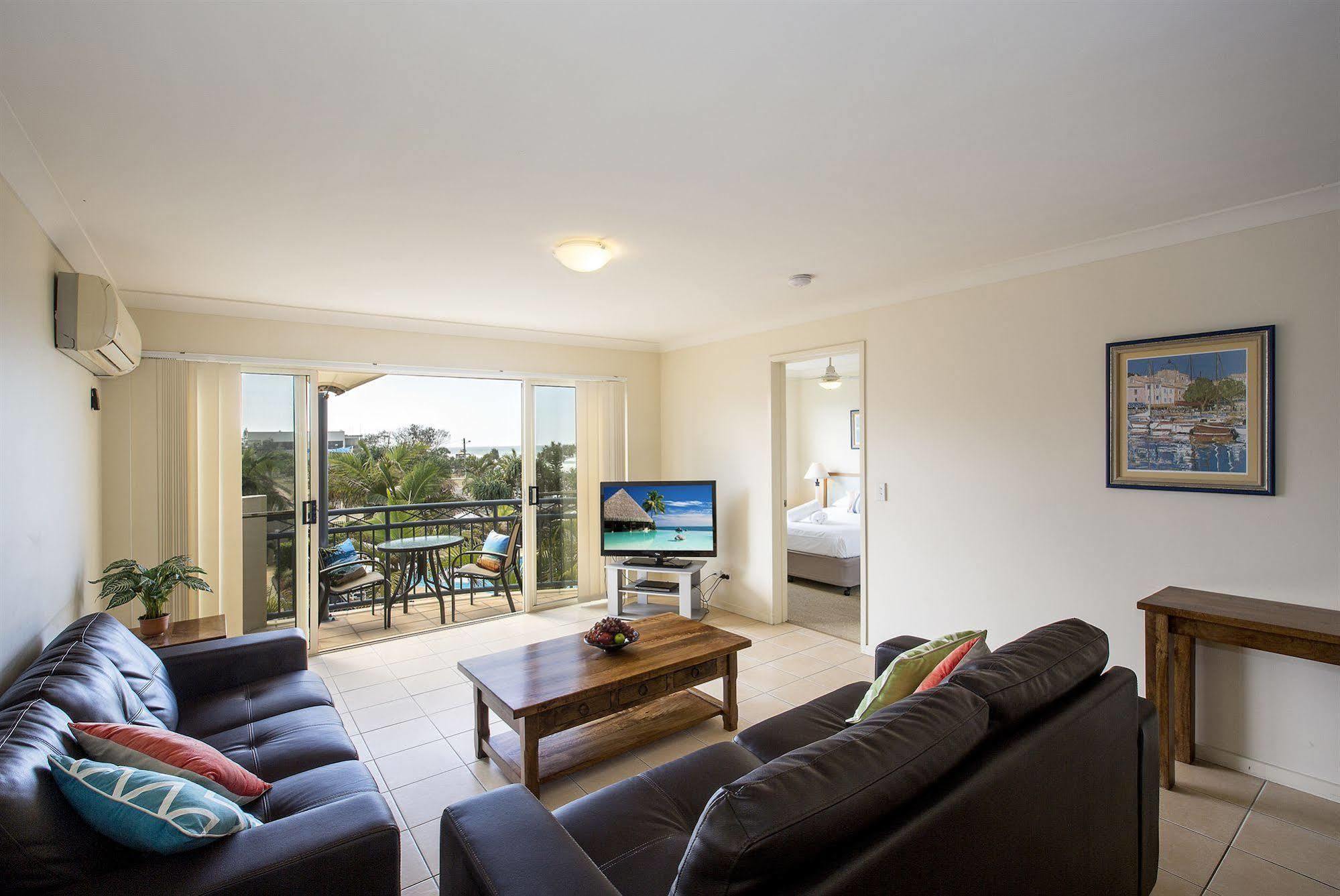 Golden Riviera Absolute Beachfront Resort Gold Coast Exterior photo