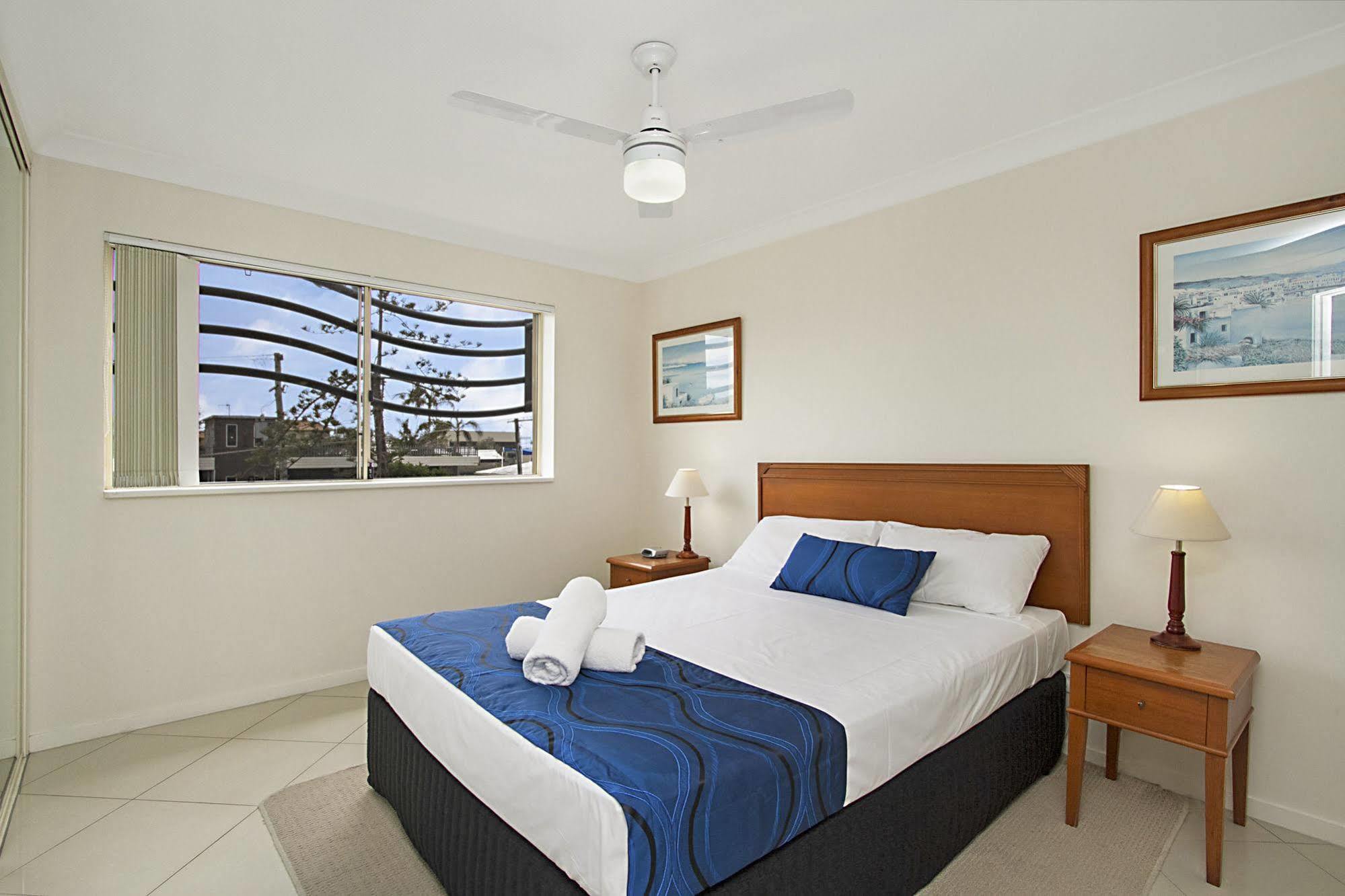 Golden Riviera Absolute Beachfront Resort Gold Coast Exterior photo