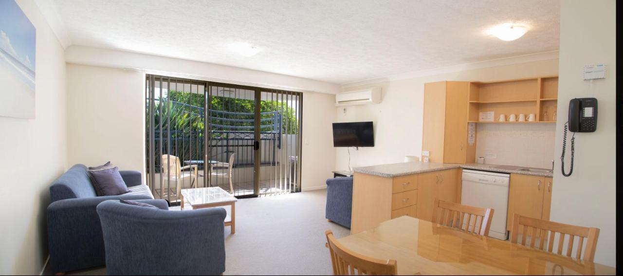 Golden Riviera Absolute Beachfront Resort Gold Coast Exterior photo