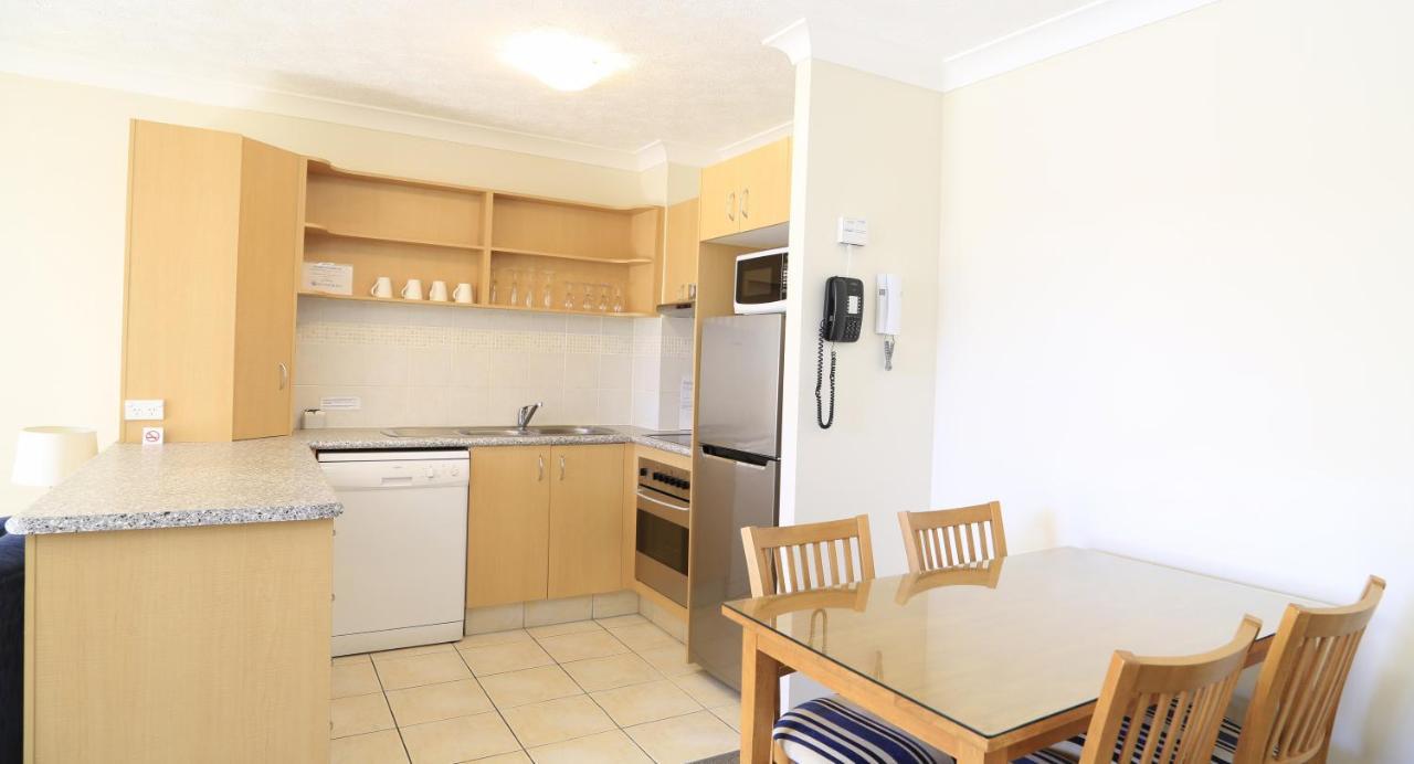 Golden Riviera Absolute Beachfront Resort Gold Coast Exterior photo