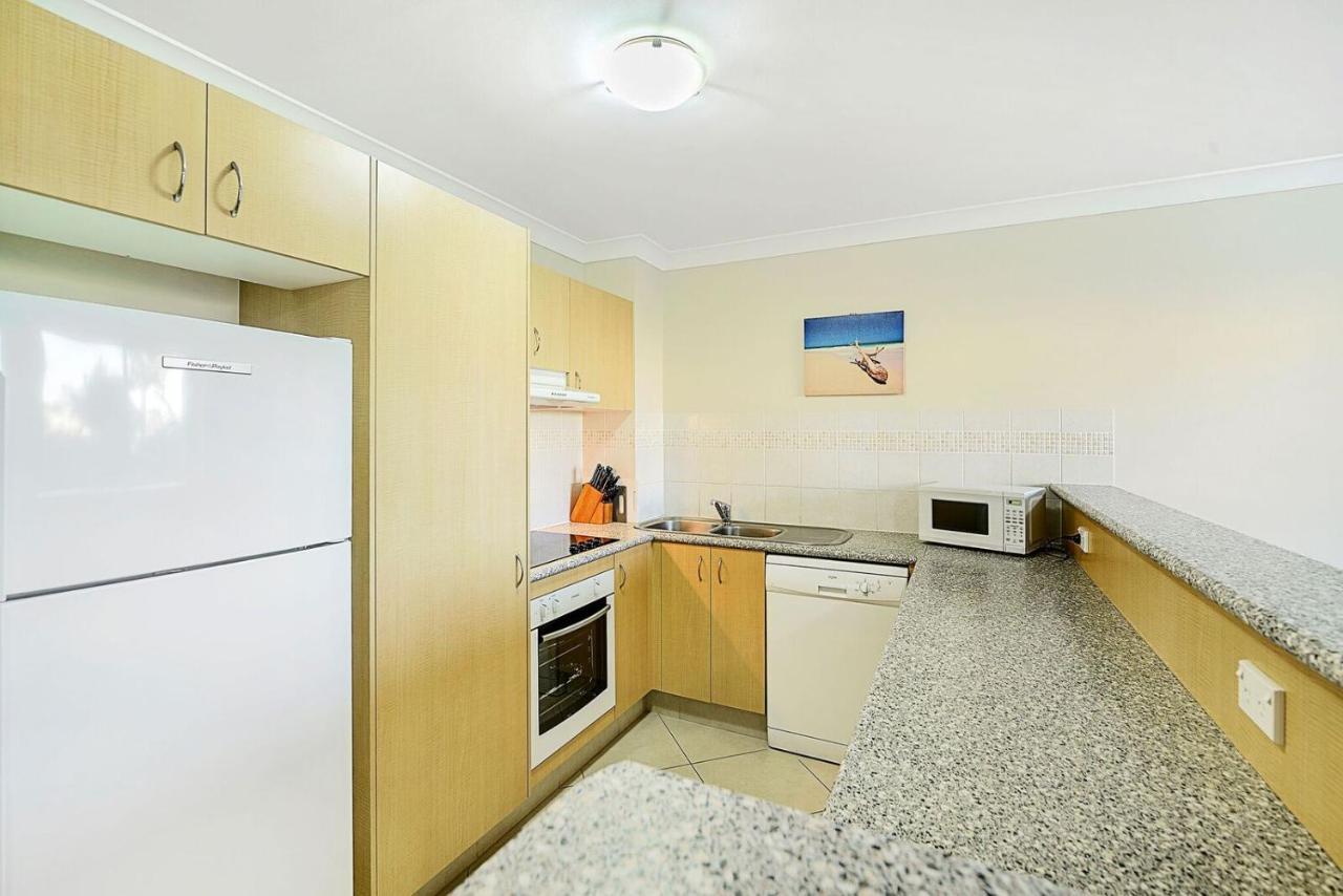 Golden Riviera Absolute Beachfront Resort Gold Coast Exterior photo