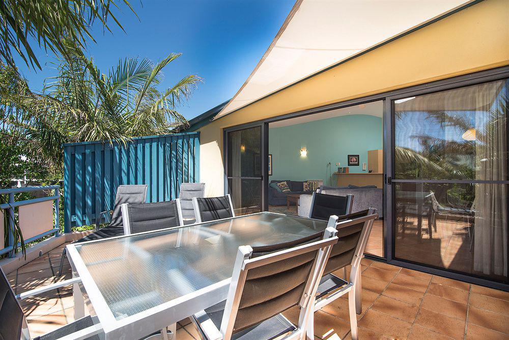 Golden Riviera Absolute Beachfront Resort Gold Coast Exterior photo
